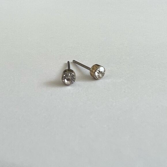 Crystal Clear Stud Earrings | Silver Tone Setting | Simple Glass Stone Posts - Picture 6 of 6